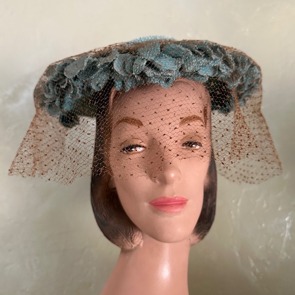 GLAMOROUS 1940s\' TEAL FABRIC FEDORA WITH MATCHING  FABRIC FLOWERS & BROWN VEIL main image 9